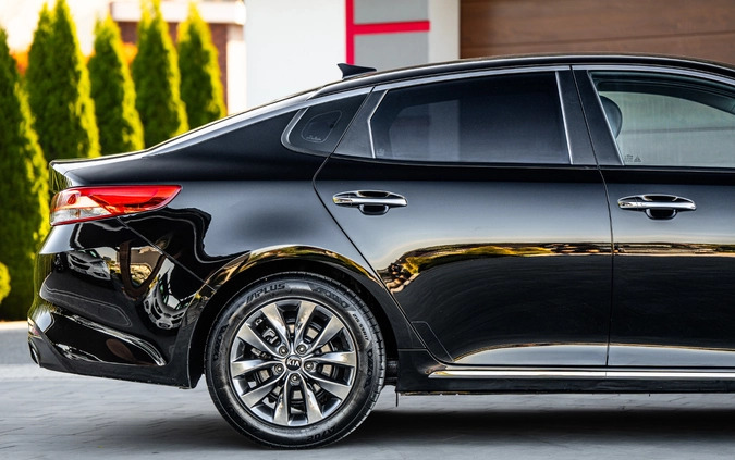Kia Optima cena 58900 przebieg: 199600, rok produkcji 2016 z Brzozów małe 742